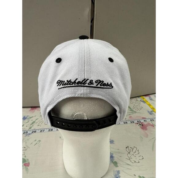 New York Rangers Mitchell & Ness Snapback Hat Black White Gold NHL OSFA - Picture 2 of 3